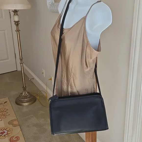 Vintage Coach Sutton Y2K Leather Crossbody Shoulder Bag ZipTop Outside Pockets - Picture 4 of 16